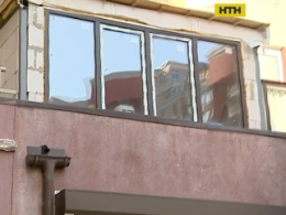 Соседские войны: из-за перестройки балкона пошли трещины и появился грибок