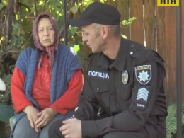 На Сумщине сосед-полицейский спас пенсионерку от мошенничества