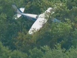 В Нью-Джерси небольшой самолет упал в лесу неподалеку шоссе
