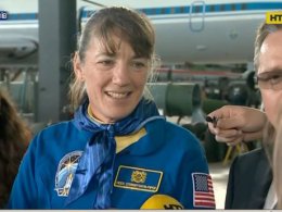 В Киев прилетела женщина-астронавт украинского происхождения