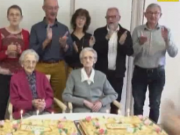 Во Франции сестры-близняшки отпраздновали 100-летний юбилей