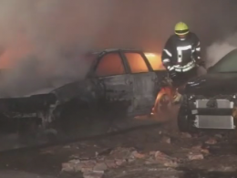 У Дніпрі вщент згоріли чотири автомобілі
