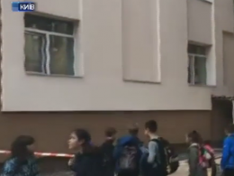 В Киеве 7-классница выпрыгнула из окна четвертого этажа школы