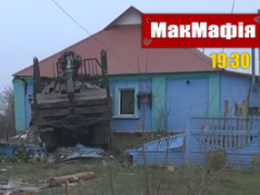 Під Полтавою вантажівка на швидкості влетіла у приватний будинок