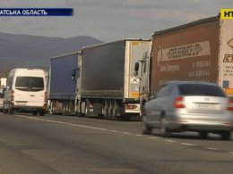 10-километровая очередь из фур образовалась на границе Украины с Евросоюзом на Закарпатье