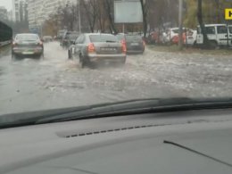 Злива паралізувала рух у столиці