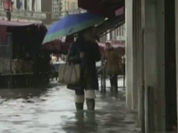 Двоє людей загинули через повінь у Венеції