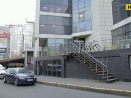 В Черновцах мужчина обвиняет охранников караоке-ресторана в жестоком избиении