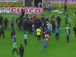 Масштабная драка произошла на футбольном матче в Перу