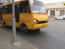 В Одесі пасажирка випала з салону автобуса під час руху