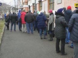 В российских наркодиспансерах сотни людей стоят в очереди к наркологу