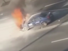 В Киеве, во время движения, загорелось такси