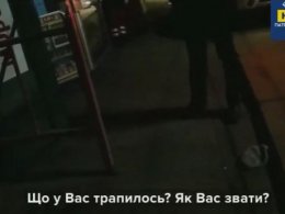 В Киеве на остановке общественного транспорта женщина пыталась покончить с собой