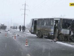 Столкновение рейсового автобуса и легковушки близ Тернополя: 1 человек погиб, 4 оказались в больнице