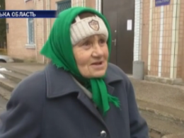 В Черкасской области социальный автомобиль развозит по селам одежду для нуждающихся