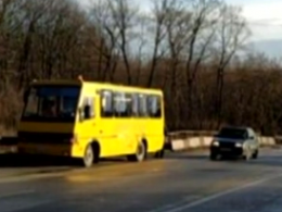 На Тернопольщине в аварию попал школьный автобус, 1 человек погиб