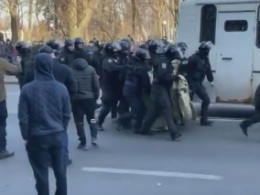 Под Верховной Радой произошли столкновения между митингующими и полицией