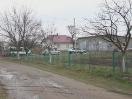 На Івано-Франківщині жінка скаржиться на сусіда, який у дворі відкрив СТО
