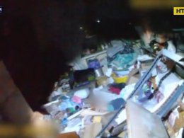 В Сумах патрульные спасли 75-летнюю женщину из-под завалов мусора в ее собственной квартире