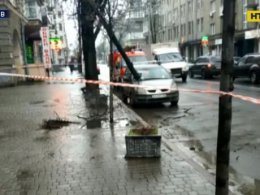 На Харківщині шквальний вітер обірвав лінії електромереж