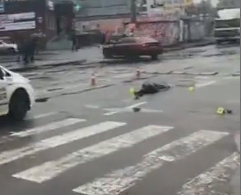 На столичній Борщагівці вантажівка на смерть збила жінку