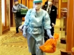 Круизный лайнер заблокировали и отправили на карантин из-за коронавируса в Японии