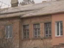 У Знам'янці без даху стоїть багатоквартирний будинок, в якому мешкають десятки сімей