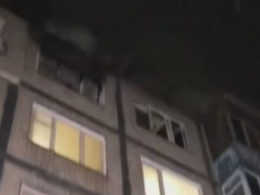 На столичной Борщаговке мужчина поджег квартиру с соседом и убежал