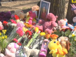 У Запоріжжі люди вшанували пам'ять 8-річної Ані Ждан.