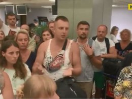 Почти 4 000 украинцев не успели вернуться домой из-за границы