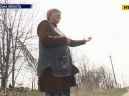 На Одещині жінка посадила рідну дитину на ланцюга