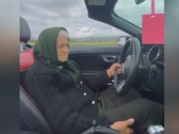 90-річна бабуся влаштувала дрифт за кермом Ford Mustang
