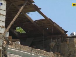 У центрі Одеси продовжують розбирати завали житлового будинку, частина якого впала напередодні