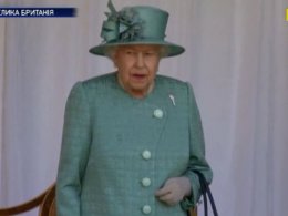 Королева великої Британії уперше з'явилася на публіці за остання 2,5 місяці