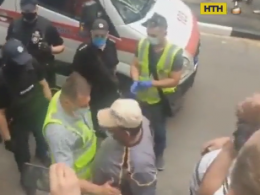В Харькове люди запрещают открыть отделение для инфицированных Ковид-19 в диспансере радиационной защиты