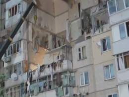 В столичной многоэтажке, которая разрушилась из-за взрыва, под завалами до сих пор ищут людей