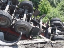 На Тернопольщине фура со щебнем слетела с дороги, погиб водитель