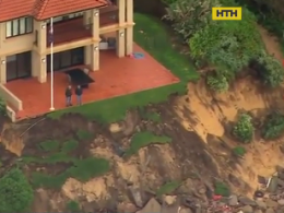В Австралии шторм повредил несколько десятков элитных домов