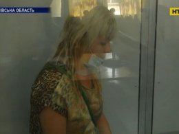 На Львівщині жінка встромила ножа у шию гостю, щоб менше говорив