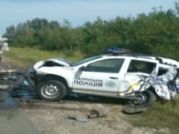 На Киевщине водитель фуры протаранил патрульную машину