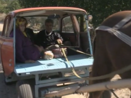 Житель Черкащини зі старої машини зробив "конемобіль"