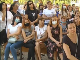 Ученики с родителями восстали против закрытия школы в Виноградове