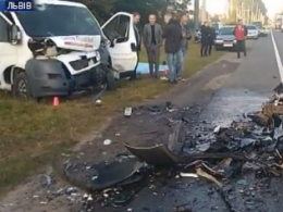 На дорозі "Львів-Шегині" зіткнулися 3 автомобілі, 2 людей загинули