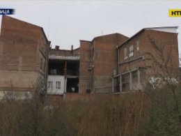 У Вінниці триповерхівка в самому центрі міста тріщить по швах