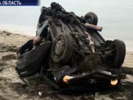 В Бердянске водитель Нивы не справился с управлением и вылетел с обрыва на пляж