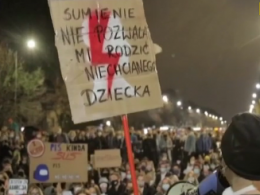 Польскими городами прокатилась волна протестов против запрета абортов
