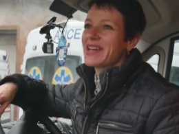 У Львові жінка працює водієм автомобіля швидкої допомоги