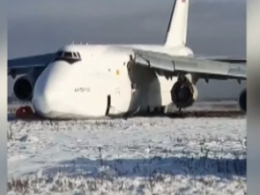 У Новосибірську здійснив екстрене приземлення вантажний літак Ан-124
