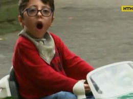 7-річний хлопчик із тяжкою формою інвалідності став одним з найпопулярніших героїв соцмереж
