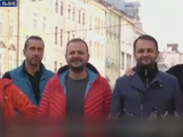 Во Львове предприниматели без штанов протестовали против карантина выходного дня